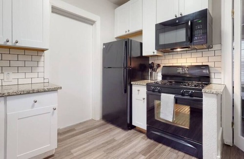 Pontiac House | Trendy Pontiac three Bedroom
