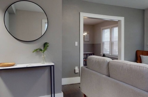 Pontiac House | Trendy Pontiac three Bedroom