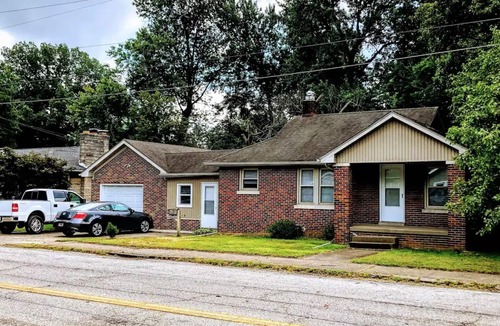 Evansville House | Trendy Two bedroom home centrally located near UE