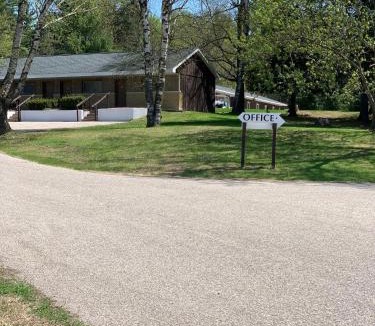 West Branch Hotel | Tri Terrace Motel
