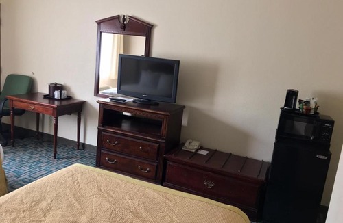 Jeffersontown Hotel | Triple Crown Inn
