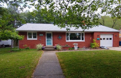 Grand Haven House | Tropical Vibe Ranch Home - Minutes to beach & downtown,relax in the backyard