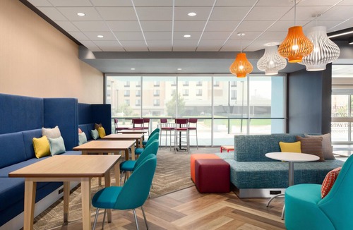Greenwich Hotel | Tru by Hilton Wichita Northeast