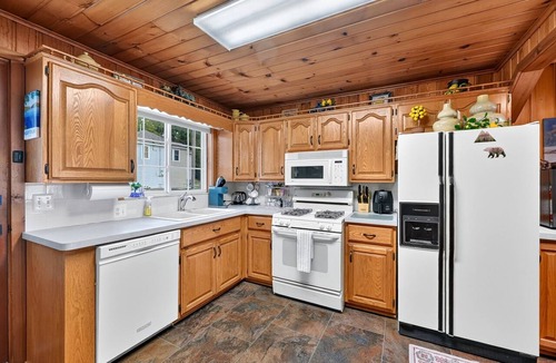 Prudenville House | True Houghton Lakefront | Intimate Family Retreat