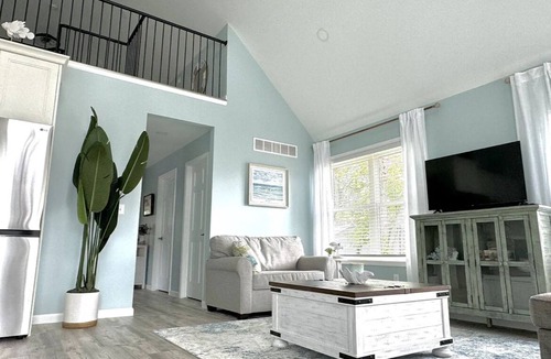 Lexington House | Tulip Shores