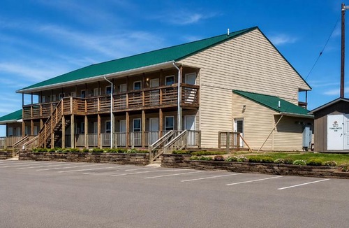 Alexander Hotel | Tumbleweed Inn & Suites