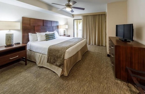 North Scottsdale Hotel | Two 2BR Villas with Balcony, Full Kitchen l Splash Pool & Game Room Access