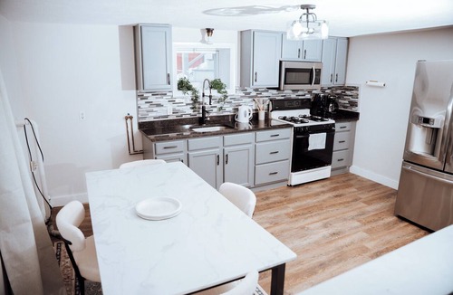 Revere House | Two Bedroom Home, 10min Downtown Boston, Logan Airport and Free Parking