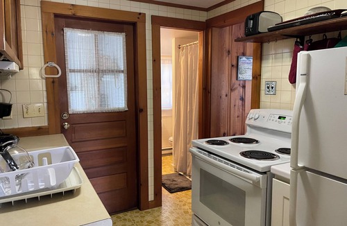 West Chatham House | TWO BEDROOM PET FRIENDLY COTTAGE - 1/4 MILE TO RIDGEVALE BEACH