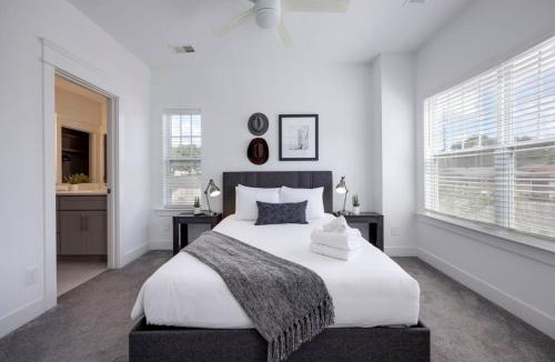Charlotte Park House | Two Elegant Townhomes Perfect for Large Groups