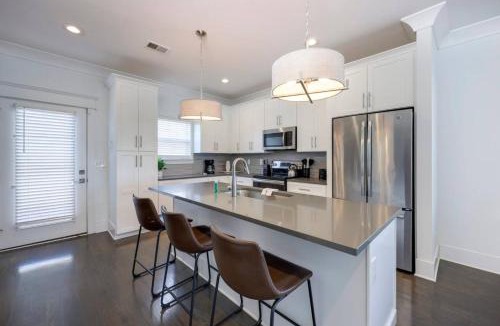 Charlotte Park House | Two Elegant Townhomes Perfect for Large Groups