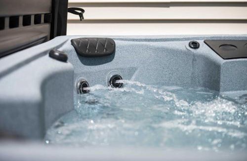 Williamstown House | Two Homes with Hot Tubs near Ark Encounter