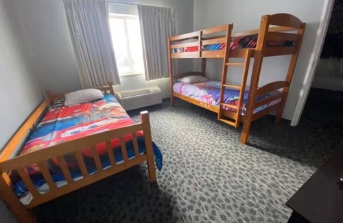 Houghton Lake Hotel | Two Queen w/Bunk Beds | Free Breakfast | Direct Pool w/Slide & Jacuzzi Access