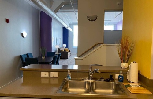 Mile Square Apartment | Two Suite Gem 💎 King Beds 🔗 Convention Center
