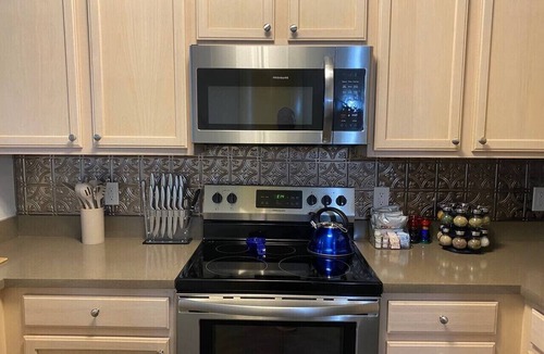 Mile Square Apartment | Two Suite Gem 💎 King Beds 🔗 Convention Center