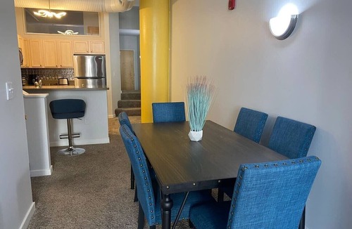Mile Square Apartment | Two Suite Gem 💎 King Beds 🔗 Convention Center
