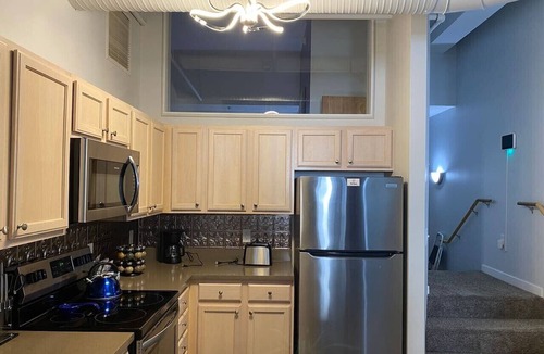Mile Square Apartment | Two Suite Gem 💎 King Beds 🔗 Convention Center