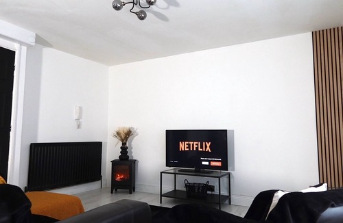 Newcastle-upon-Tyne Apartment | Tyne Quarters Apartment- Newcastle Central Station a short walk away!