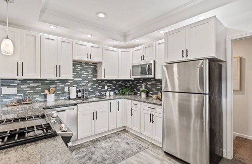 Plum House | U.S open Oakmont home! 4 minutes away! Walking distance!
