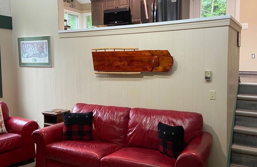 Ellicottville House | Ultimate Ellicottville Ski Experience: Cozy, comfortable and sleeps 14