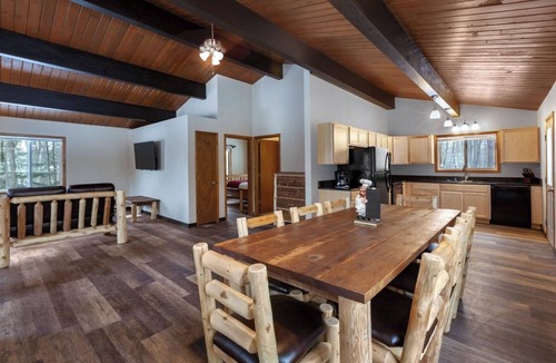 Iron Mountain Hotel | Ultimate Relaxation at Pine Mountain | Indoor Pool | Ski-in/Ski-out & Golfing