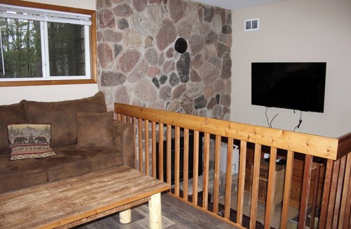 Iron Mountain Hotel | Ultimate Relaxation at Pine Mountain | Indoor Pool | Ski-in/Ski-out & Golfing