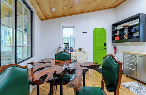 Waterford Cottage | Ultra Private, Crooked Reflections, Riverside Retreat, Hot Tub, Waterfront Glass