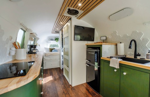 Dundee House | Unique Cozy Argosy Airstream with hot-tub, very private