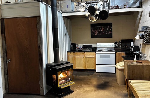 Bessemer House | Unique Industrial 4 season recreational basecamp centrally located!