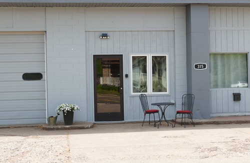 Bessemer House | Unique Industrial 4 season recreational basecamp centrally located!