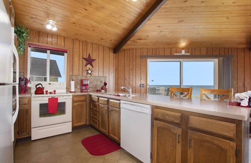 White River Township Cottage | Unique Octagon Cottage On Lake Michigan Surrounded By Dunes & A County Park!