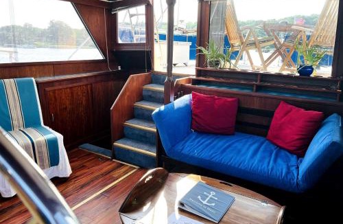 Damariscotta Boat Rental | Unique Yacht Rental in a Peaceful Setting on Damariscotta River, Maine