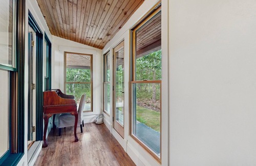 West Tisbury House | Uniquely designed island retreat with fast WiFi & private W/D - dogs welcome