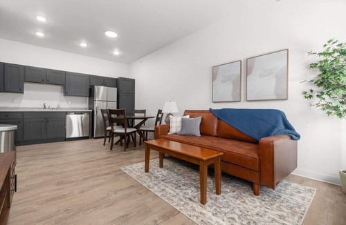 Neenah Apartment | Unit 3 at Fox Flats (1 Bed/Garage/Washer & Dryer)