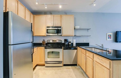 Prospect Park Apartment | University Retreat + Amenitized Building
