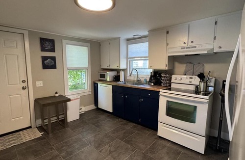 Nims House | Unwind at Lakeside | Hot Tub | Cozy Beach Town