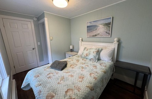 Nims House | Unwind at Lakeside | Hot Tub | Cozy Beach Town