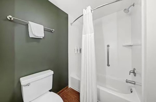 Amarillo Hotel | Unwind in Your Perfect Guest Room Located Minutes from Amarillo’s Zoo + Park Fun