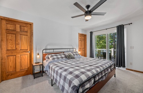 Eagle River House | Up North- Brand New- Lake Front House- 4 bedrooms, 3 baths