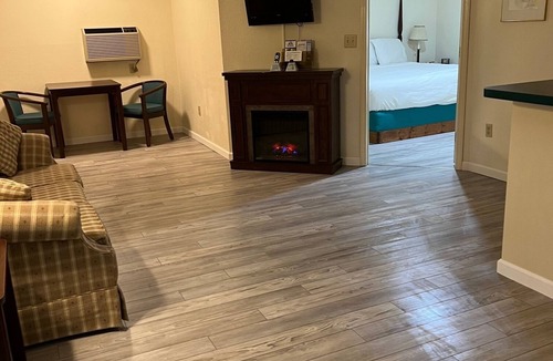 St Ignace Hotel | Up North Hotel (formerly Voyager Inn)