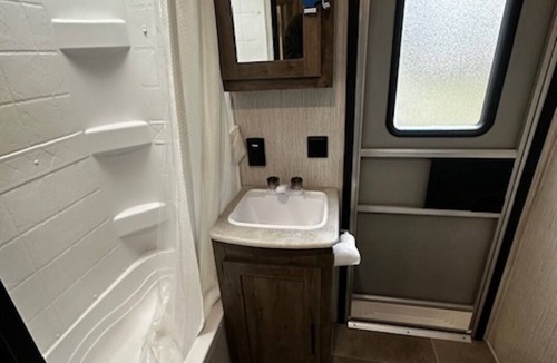 Higgins Lake House | Up North in Comfort – Your Dream Camper Getaway!