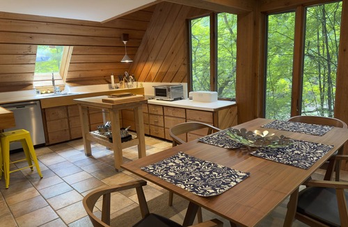 Suttons Bay Cottage | Up North Treehouse