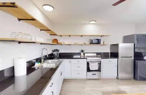 Pueblo Alto Apartment | Updated Apartment with King Bed & In-Unit W/D