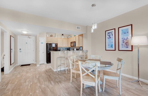 Destin Condo | ⛱️Updated Condo ~ Pool View & Lagoon Pool ~ Palms 2713 ~ Near Beach