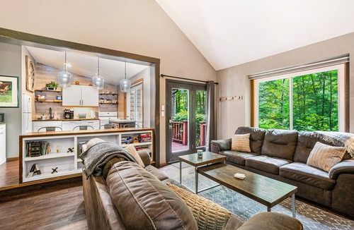 Bellaire Condo | Updated Cozy Cabin w/Loft at Schuss Mountain w/Resort Privileges