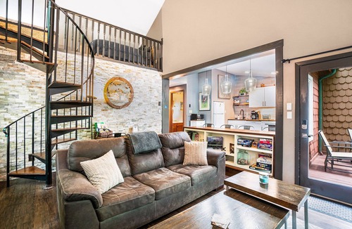 Bellaire Condo | Updated Cozy Cabin w/Loft at Schuss Mountain w/Resort Privileges