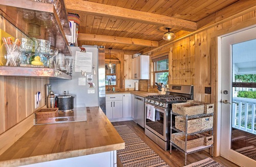 Glen Arbor Cottage | Updated Glen Arbor Cottage on Lake: Dock & Mooring