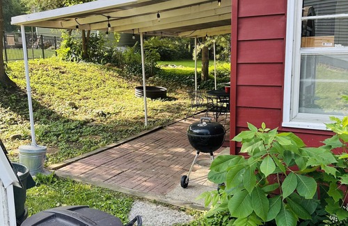 Delavan Cottage | Updated Lake Cottage with amazing sunset views & option for daily pier rental.