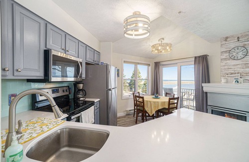 Manistee Condo | Updated, LK MI View - Pet Friendly!