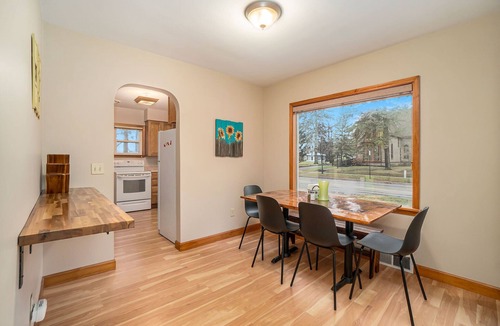 Manistee House | Updated Pet-Friendly Ranch near Downtown